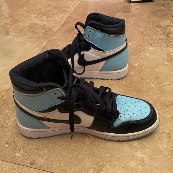 Women’s Air Jordan 1 Retro High OG “Blue Chill” - Picture 2 of 8